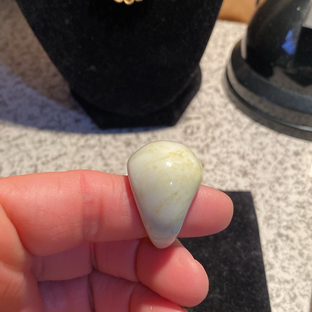 Thick plastic/lucite ring - Picture 6 of 8